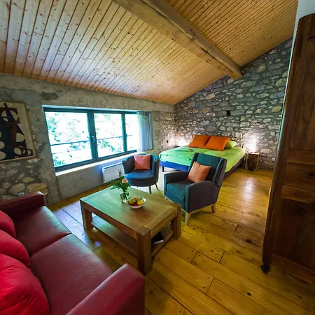Bed & Breakfast Moulin D'entre Les Roches 3*